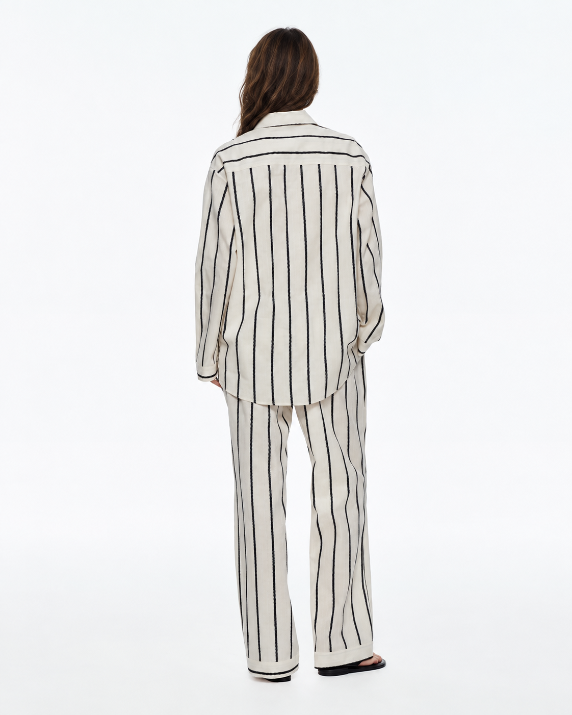 Slateway striped cotton pajama set in black & white, back view - Roomden