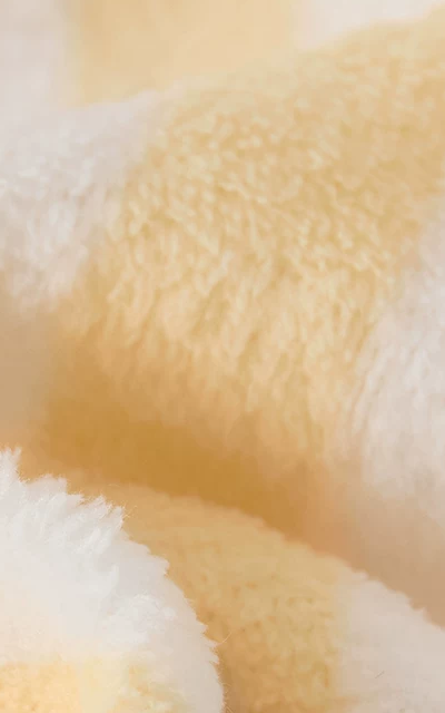 Striped fleece pajama set – yellow and white fleece texture close-up - Roomden