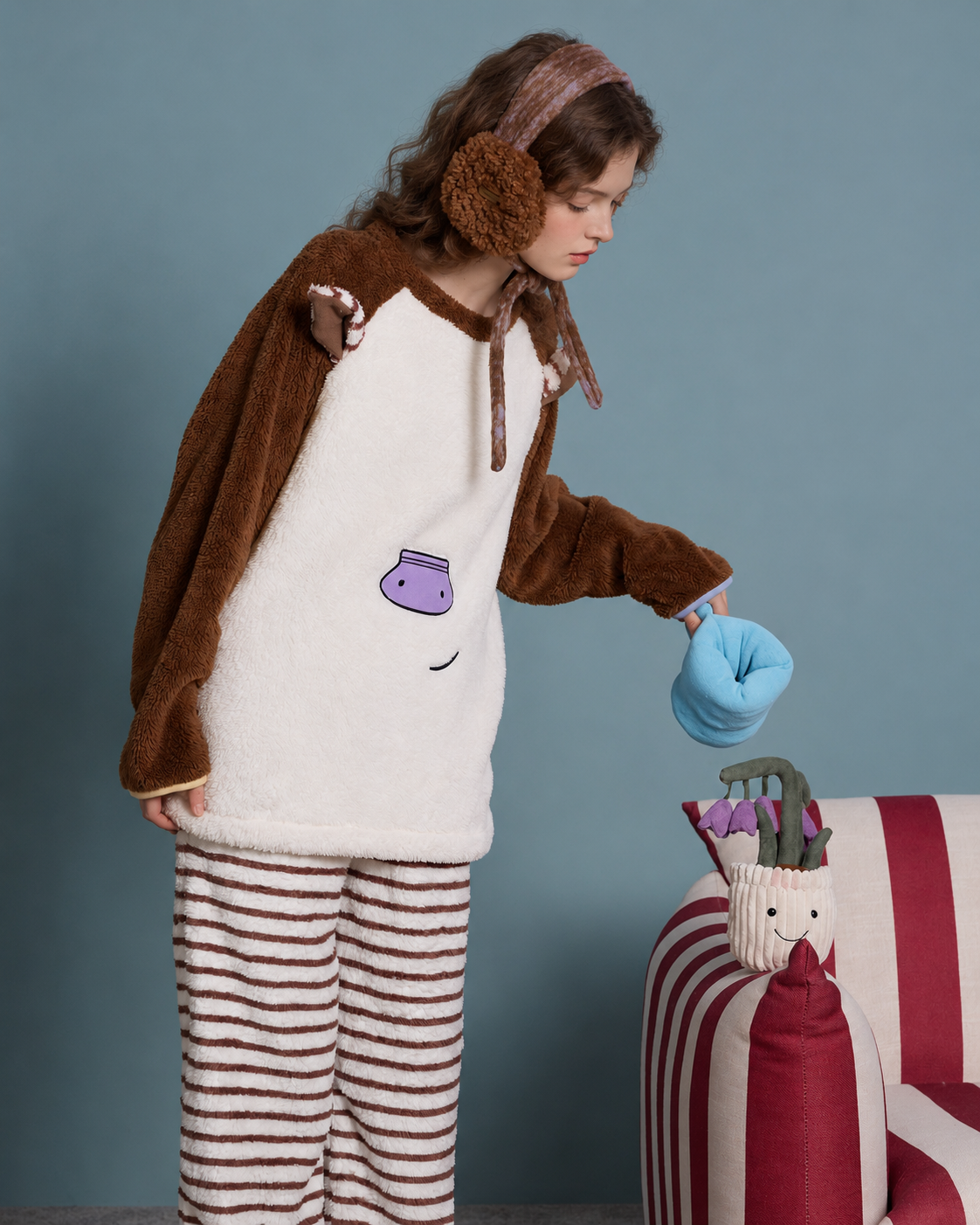 Horse-Ear Flannel Pajama Set – side view holding a blue watering can - Roomden