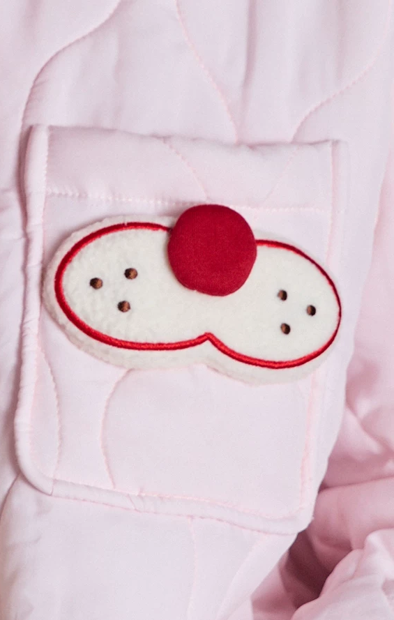 Cat Embroidery Quilted Pajama Set – pink cat embroidery and chest pocket detail - Roomden