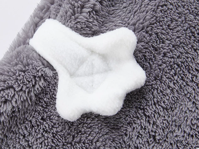 Dog-Face Hooded Fleece One-Piece Pajamas – gray white paw-shaped patch detail - Roomden