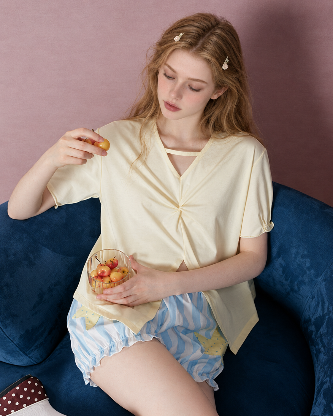 Star-Pocket Bloomer Shorts Pajama Set – pale yellow seated view with striped shorts and star pockets - Roomden