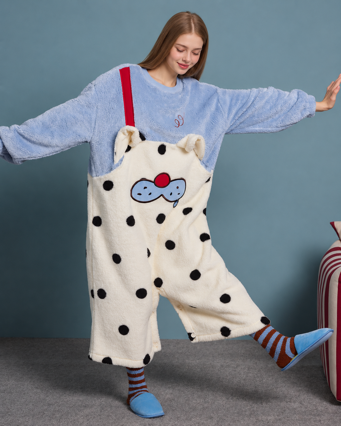 Cat Face Polka Dot Plush Onesie – blue and cream, one-leg-raised pose - Roomden