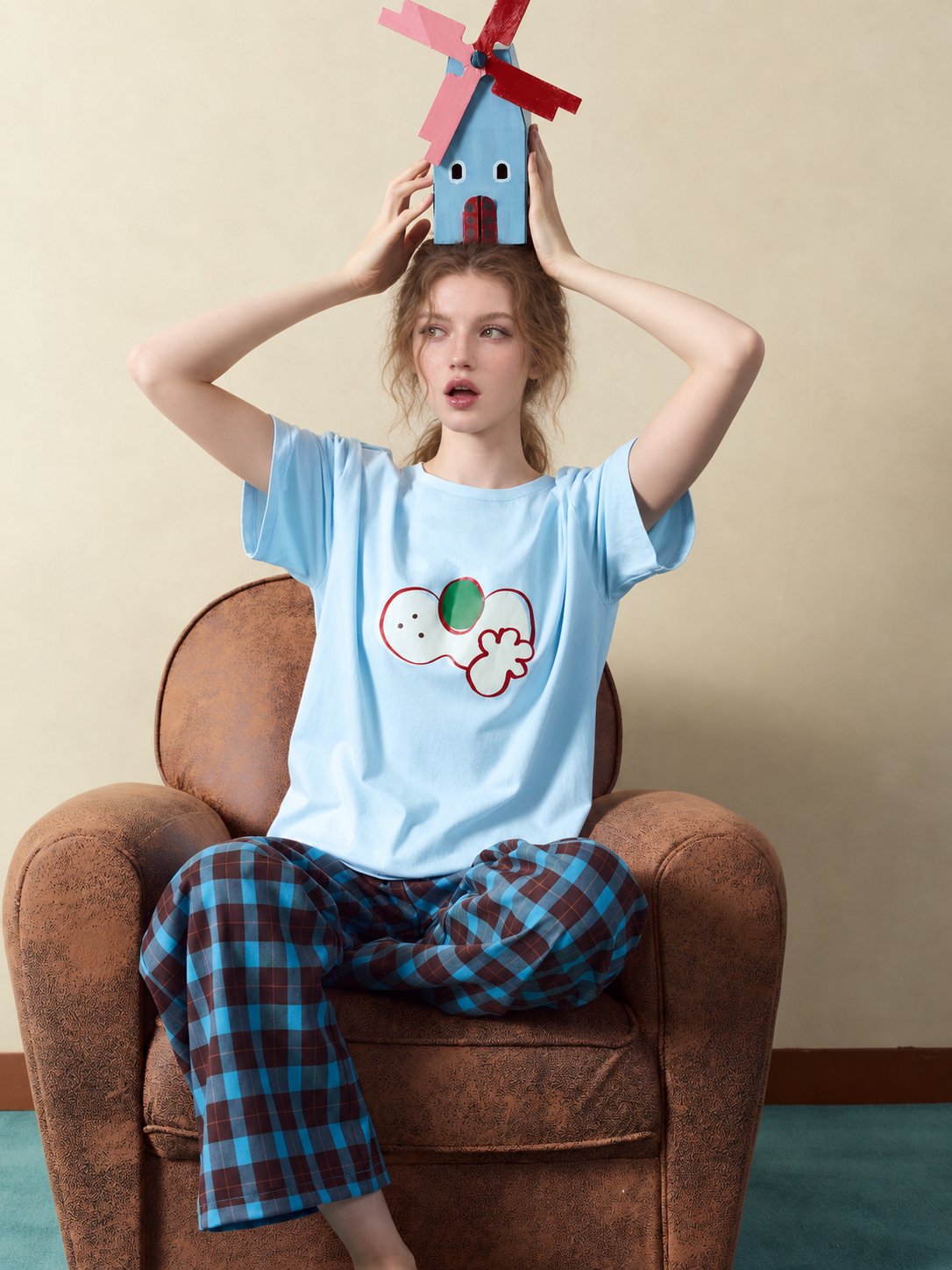 Cat print cotton pajama set – Sky Blue seated with paper windmill - Roomden