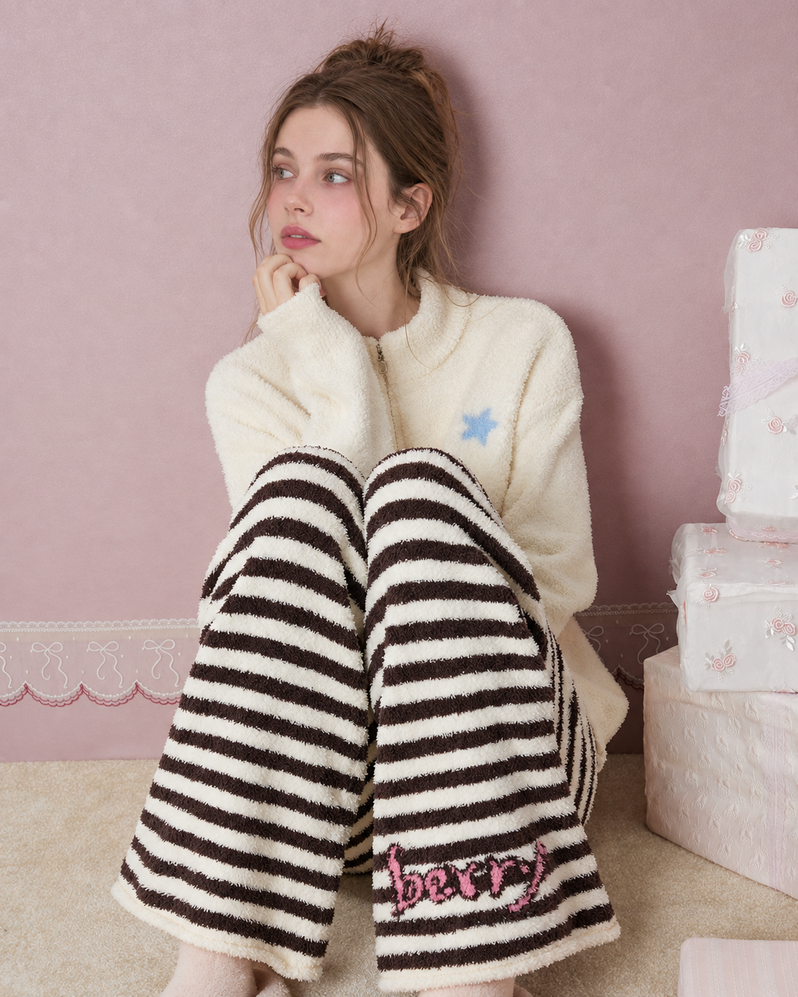 Raised-knee pose showing plush striped trousers and berry lettering - Roomden
