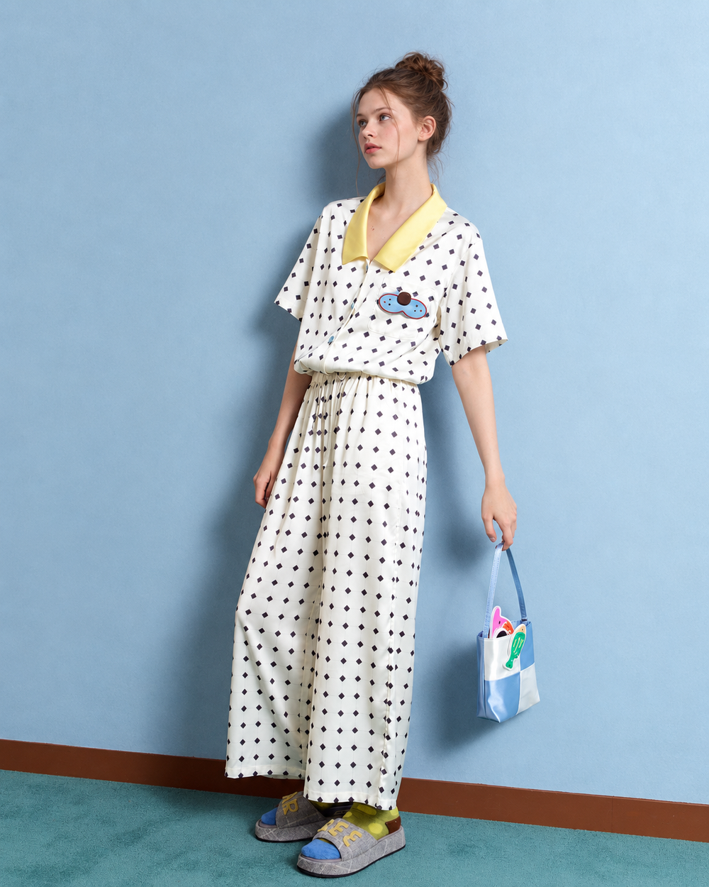 Lemonpause Short-Sleeve Pajama Set – ivory full-length front view with a blue bag - Roomden