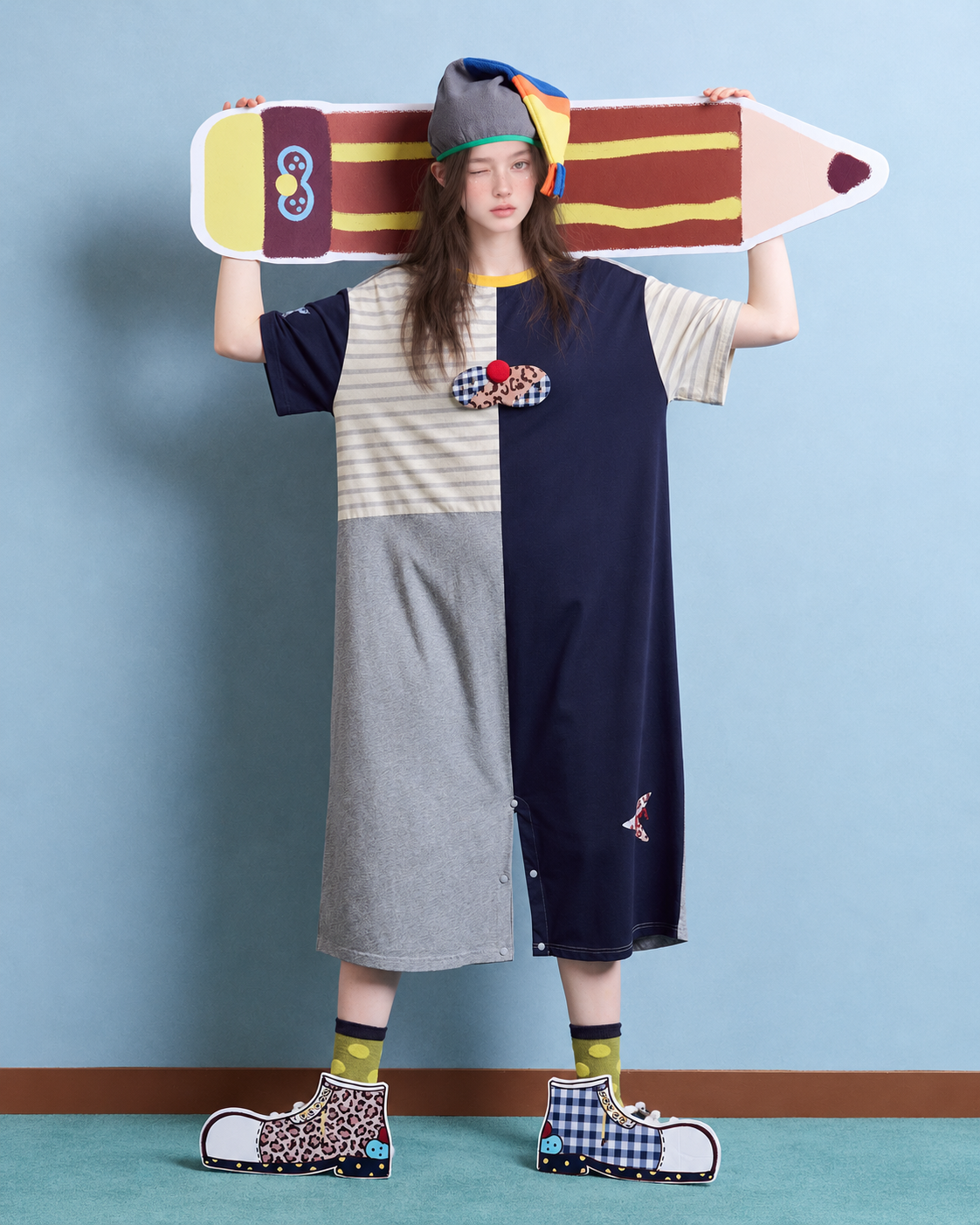 Colorblock Cat-Applique Onesie – Navy, gray and cream standing view with raised arms - Roomden