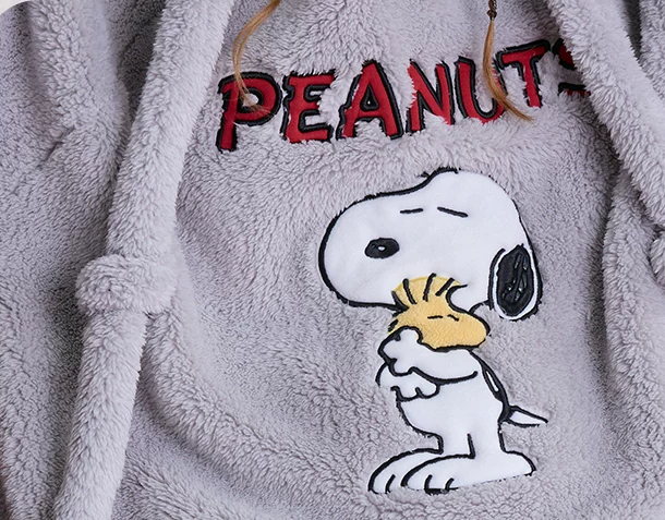 Snoopy hooded fleece one-piece pajamas – light gray Snoopy and Woodstock appliqué with fleece texture - Roomden