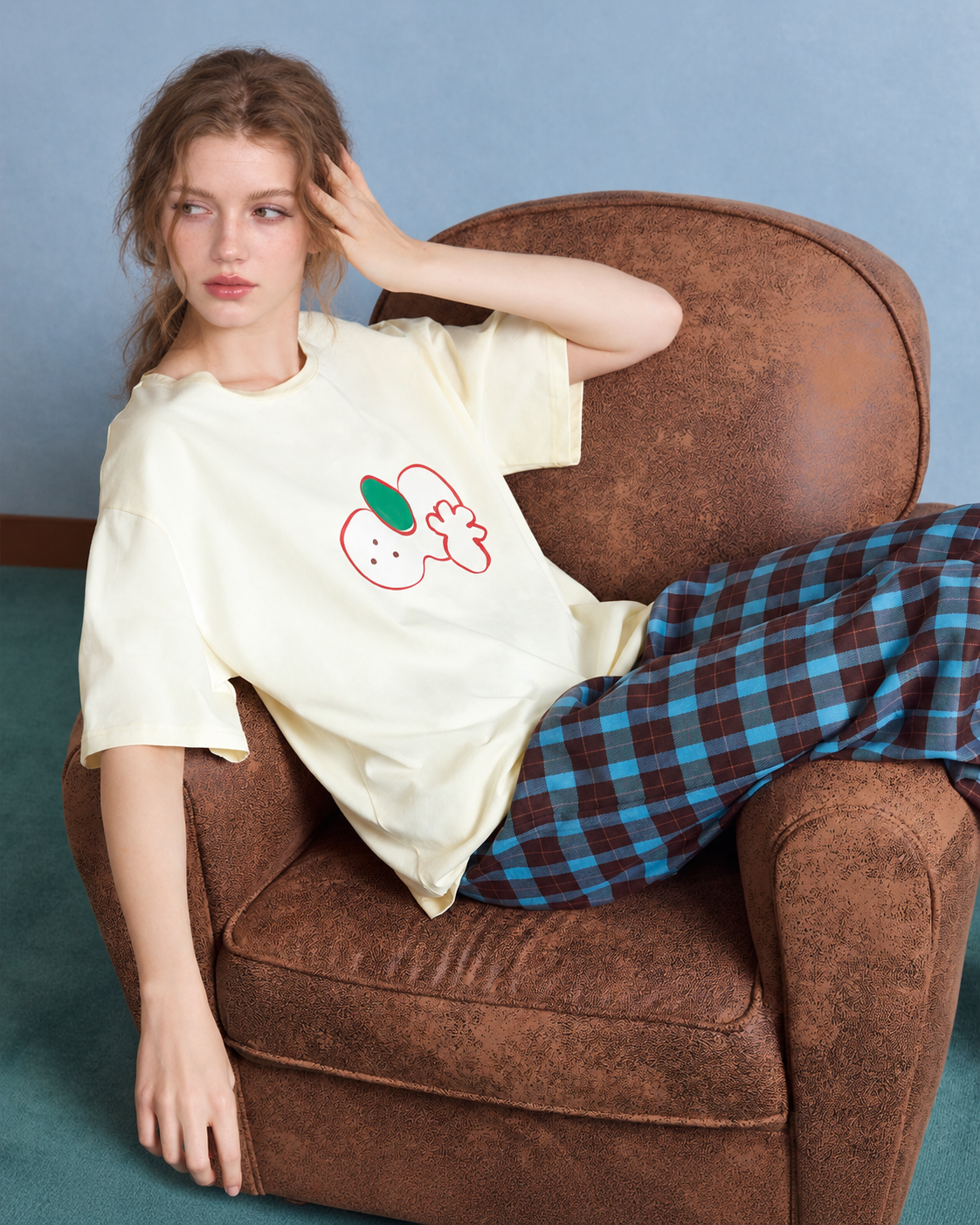 Cat print cotton pajama set – Pale Yellow reclining in armchair - Roomden