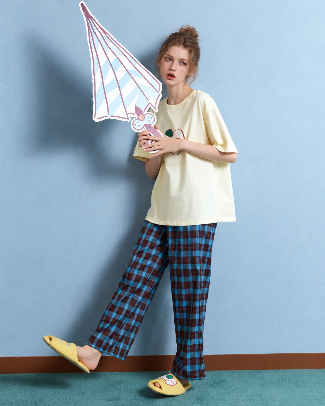 Cat print cotton pajama set – Pale Yellow standing with paper umbrella - Roomden
