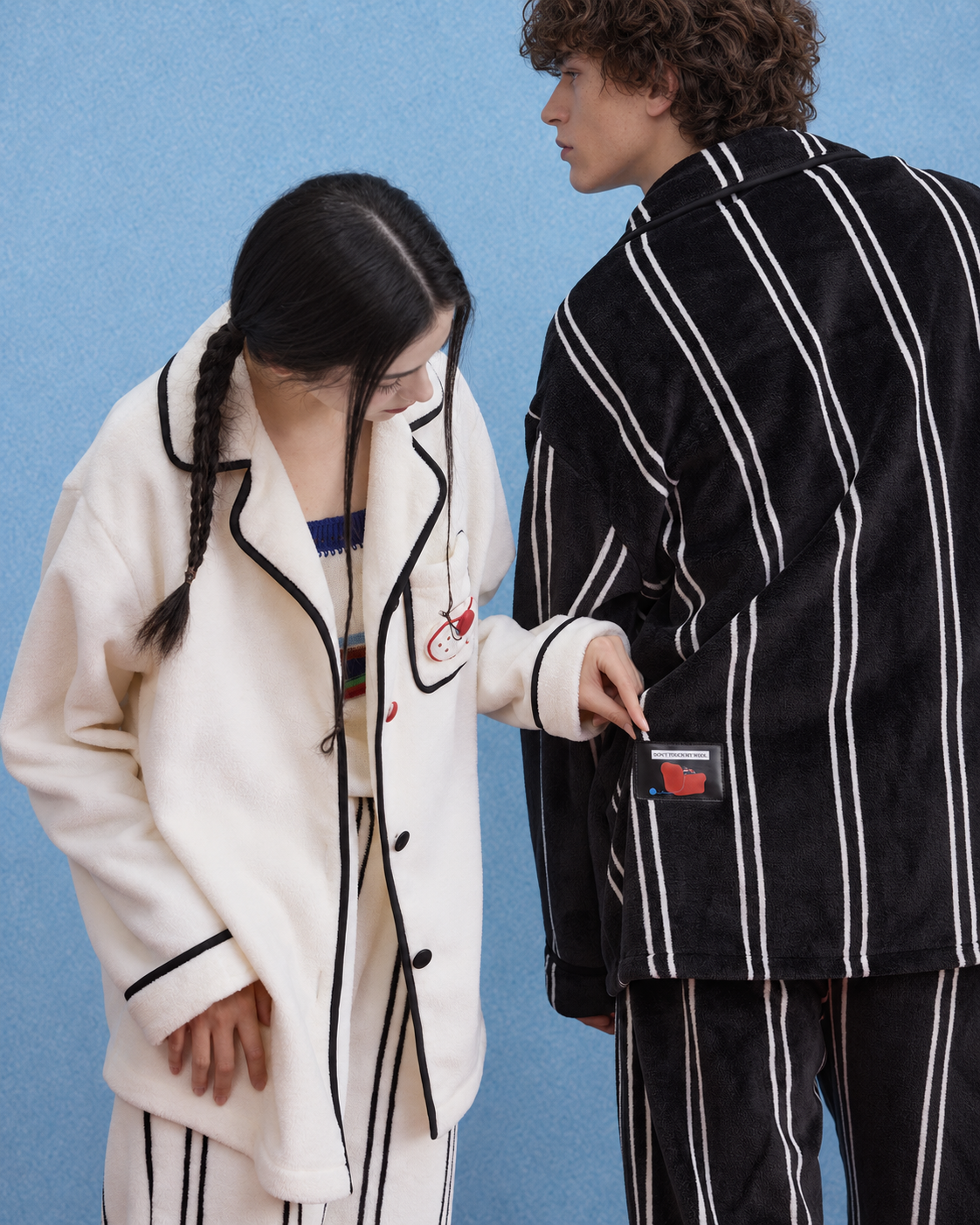 Cat Pocket Fleece Pajama Set – white set looking down during a paired scene - Roomden