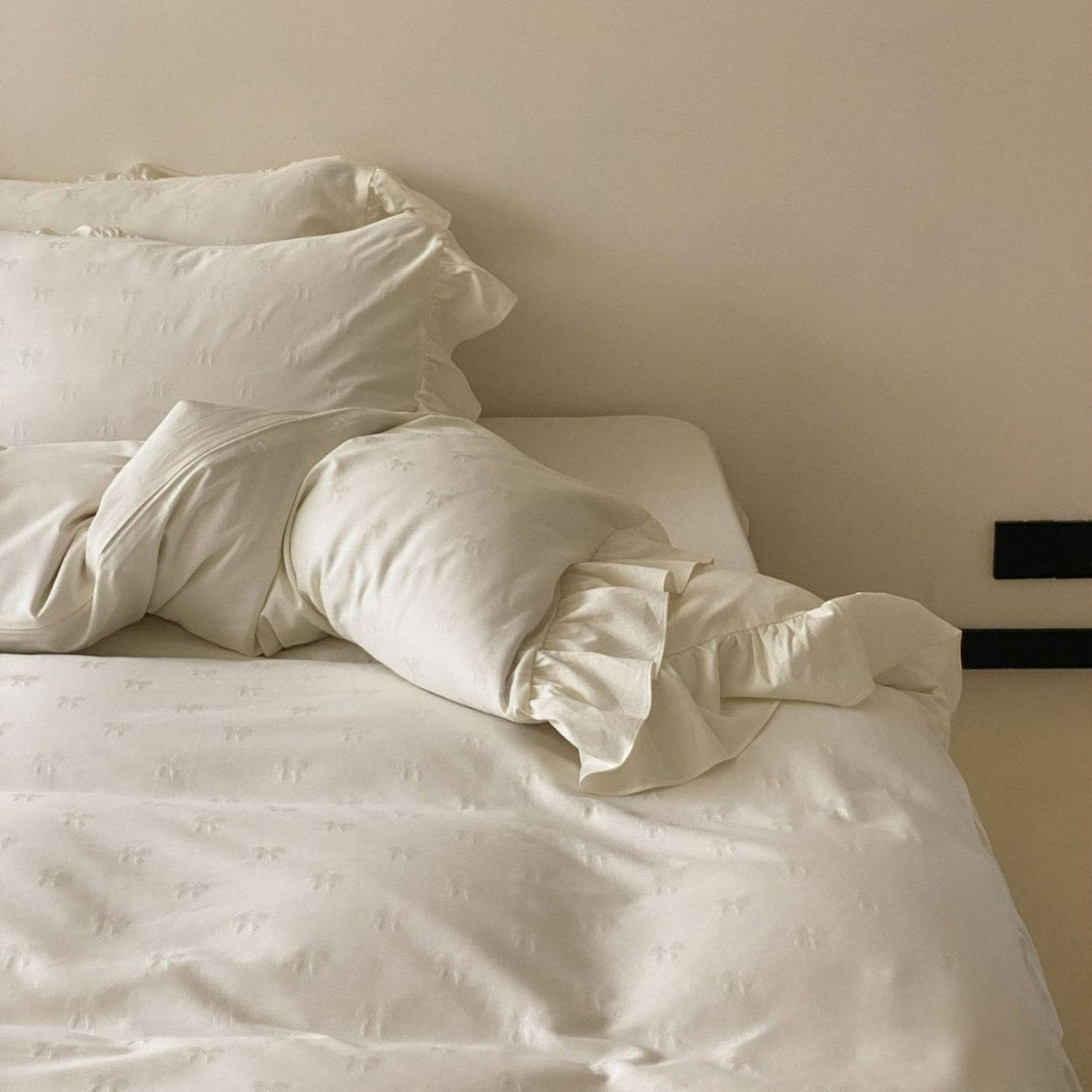 Isolde Ruffle Long-Staple Cotton Bedding Set - room scene