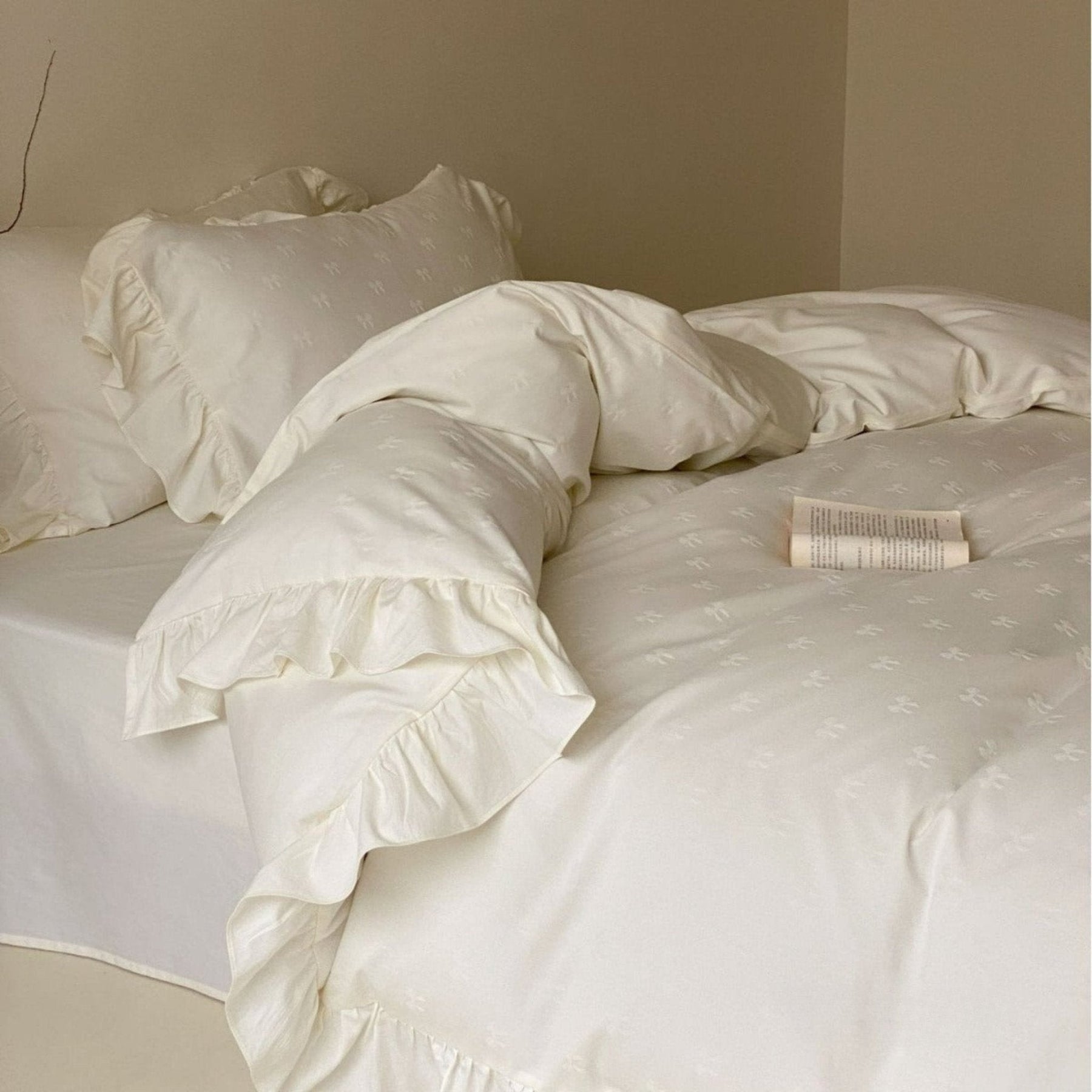 Isolde Ruffle Long-Staple Cotton Bedding Set - room scene