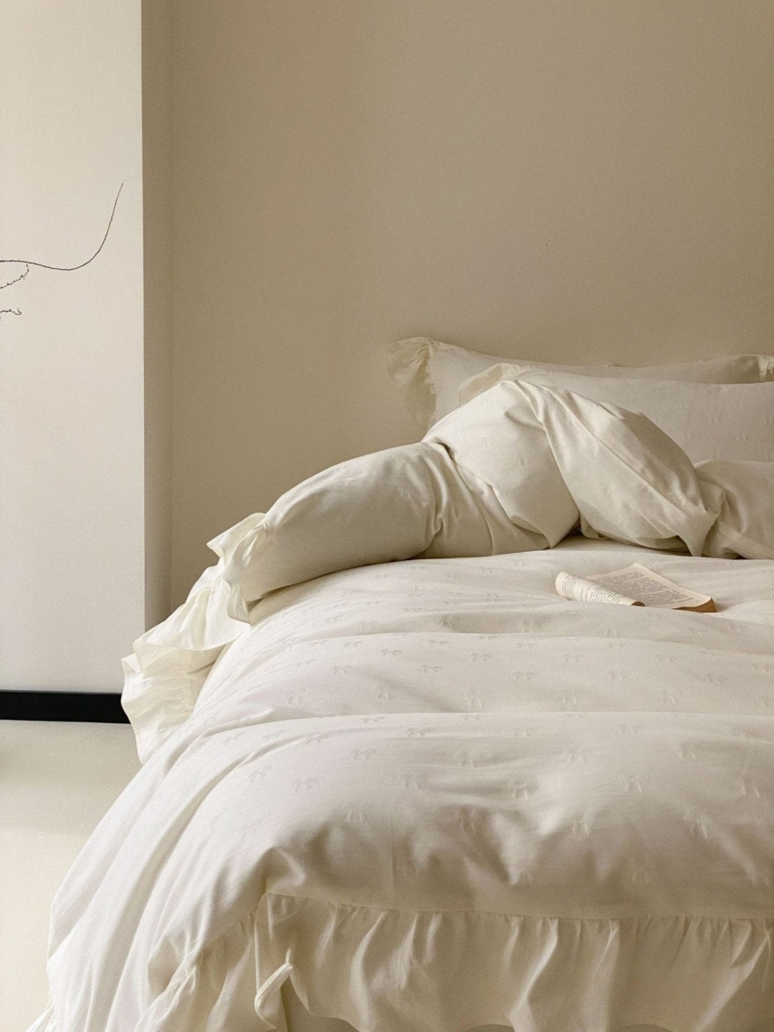 Isolde Ruffle Long-Staple Cotton Bedding Set - room scene