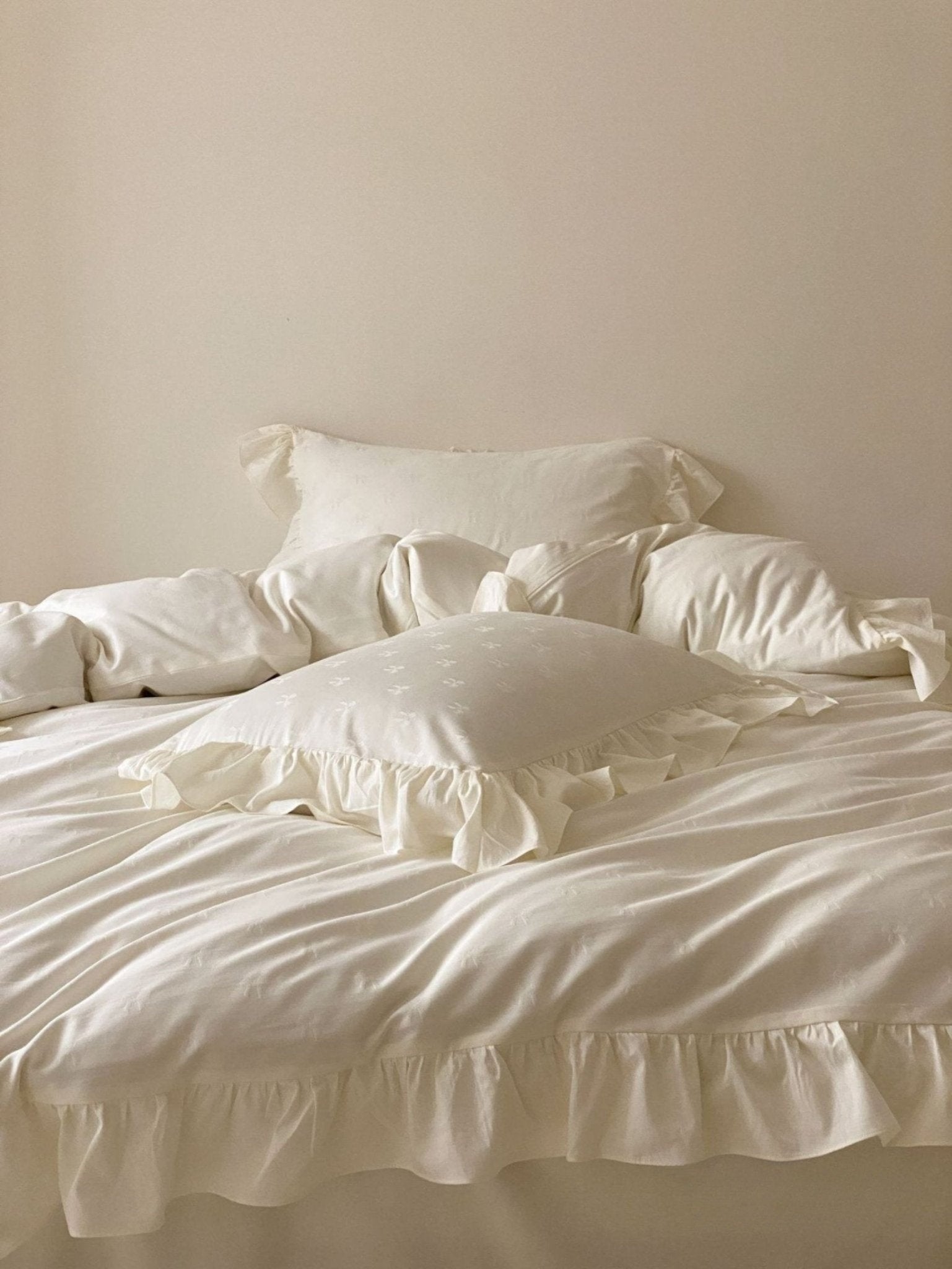 Isolde Ruffle Long-Staple Cotton Bedding Set - room scene
