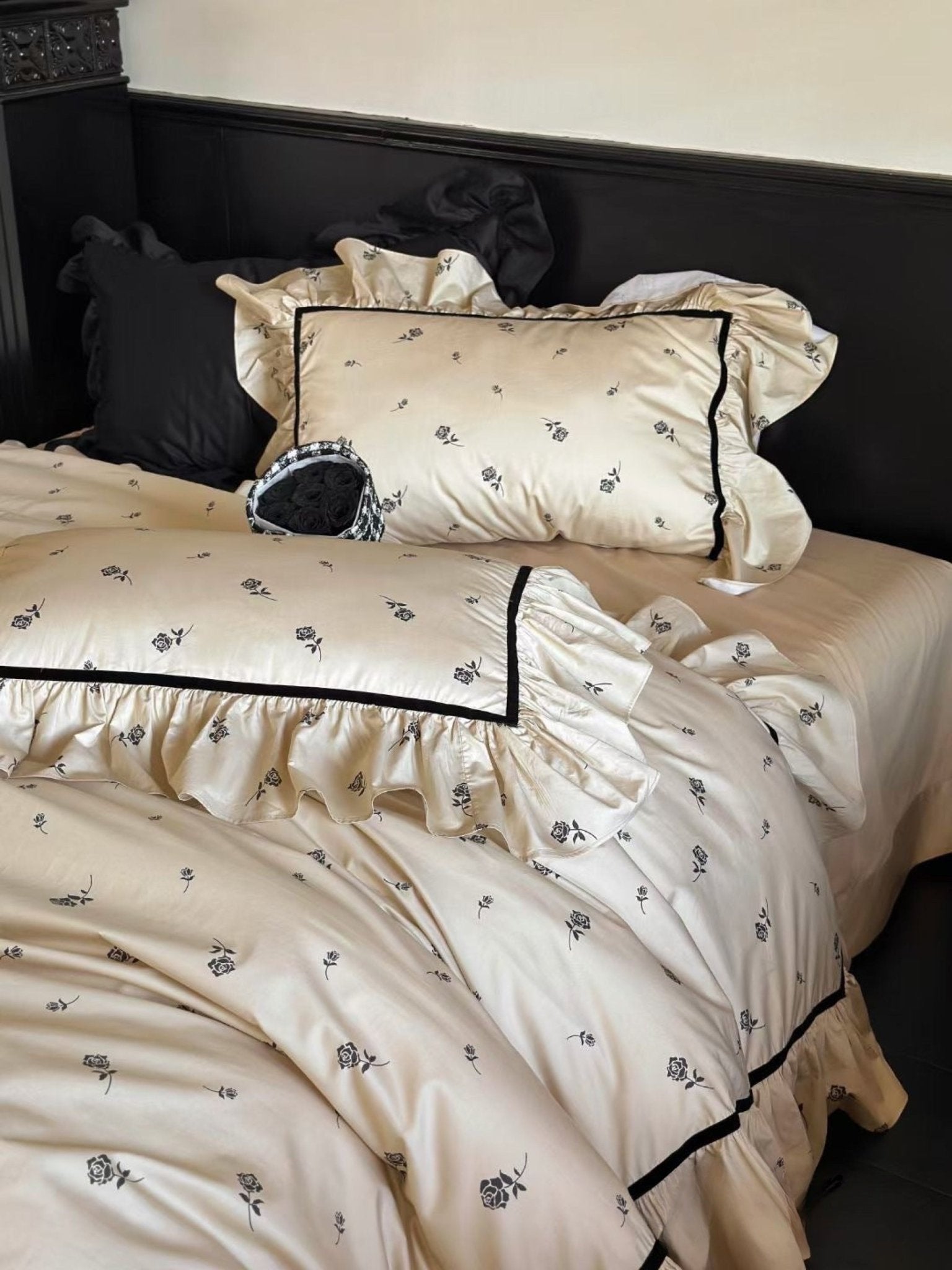 Verlaine Ruffled Long-Staple Cotton Bedding Set - room scene