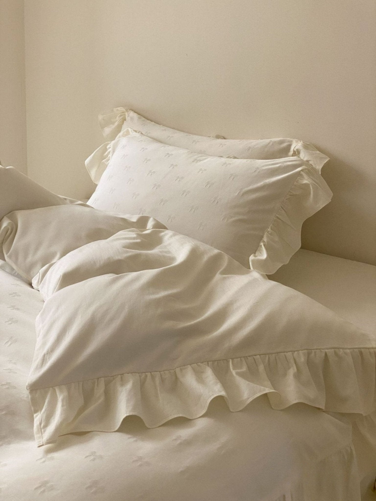 Isolde Ruffle Long-Staple Cotton Bedding Set - room scene