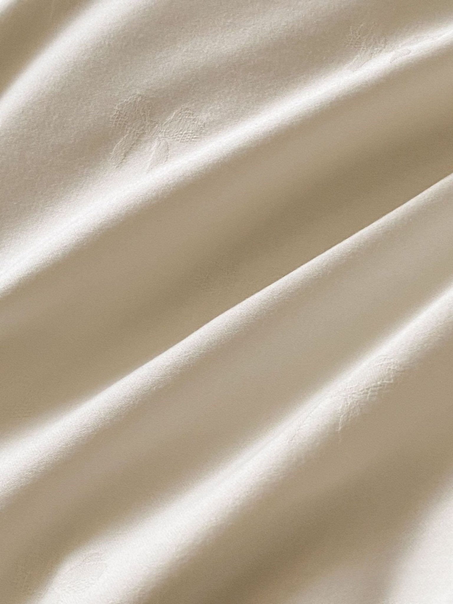 Isolde Ruffle Long-Staple Cotton Bedding Set - room scene