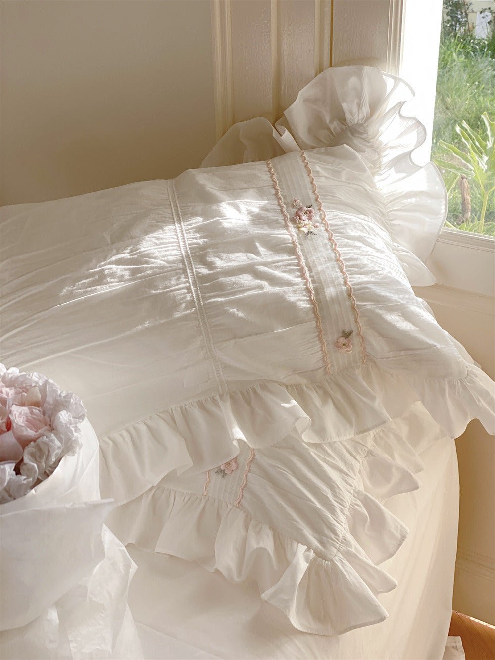 Winnifred Ruffled Washed Cotton Bedding Set – close view of embroidered white pillow trim - Roomden