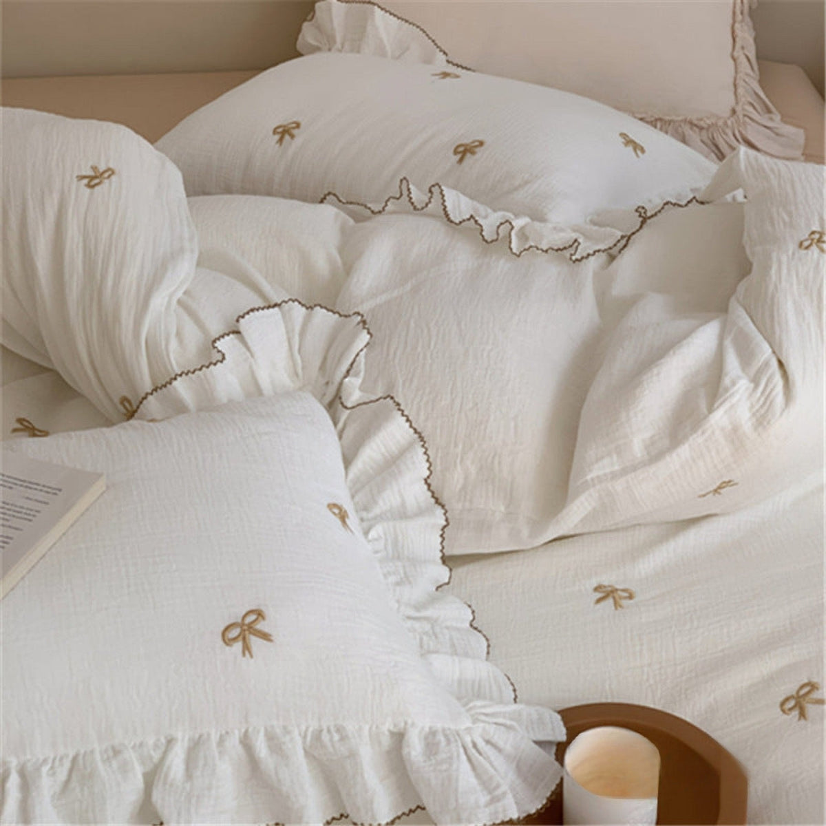 Fenlaire Bow Embroidered Double Gauze Bedding Set – Ivory Bow embroidered bow bedding with ruffled edges - Roomden