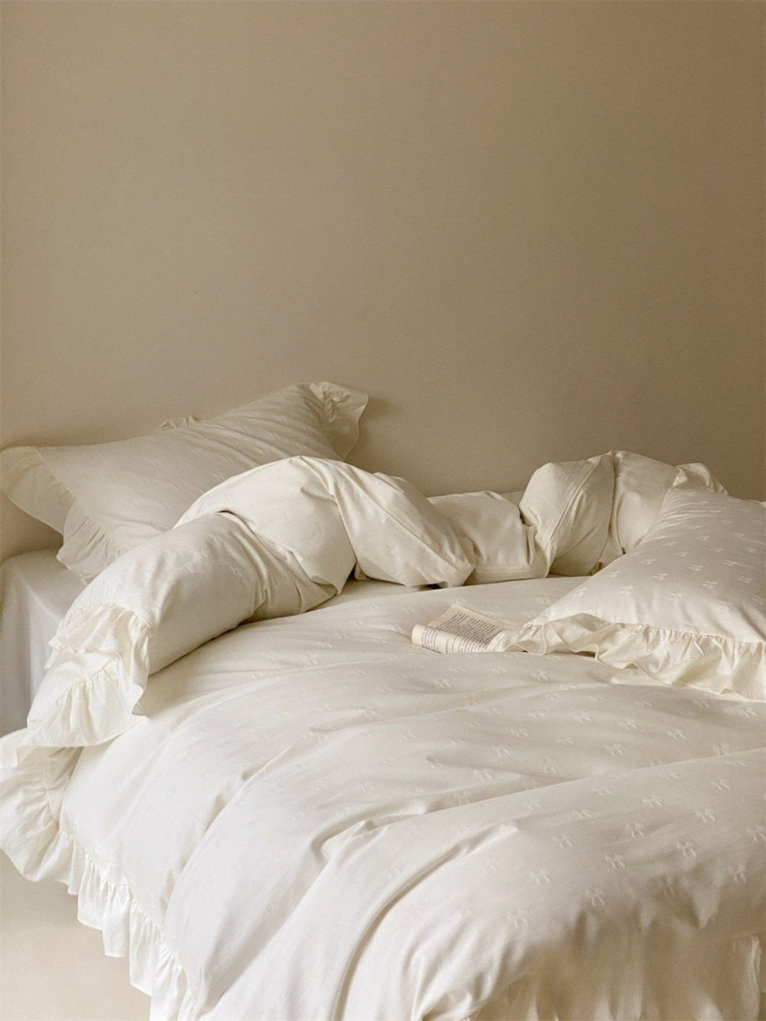 Fenella Ruffle Washed Cotton Bedding Set - room scene