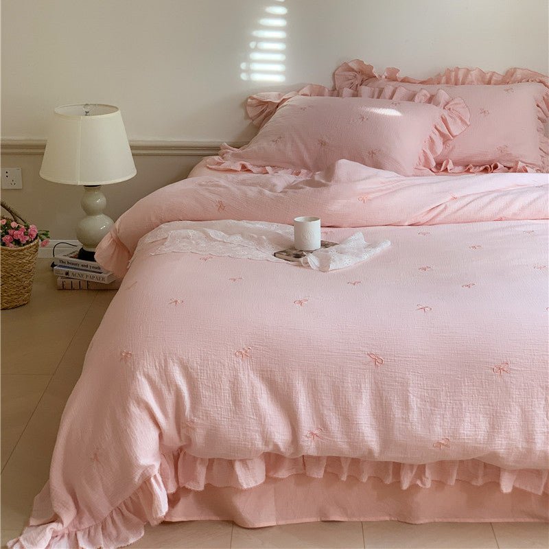 Fenlaire Bow Embroidered Double Gauze Bedding Set – Petal Pink embroidered bow bedding with ruffled edges - Roomden