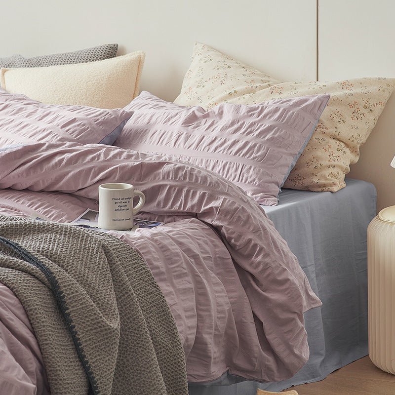 Marlon Seersucker Cotton Bedding Set – lilac-pink duvet turned back below matching pillows - Roomden