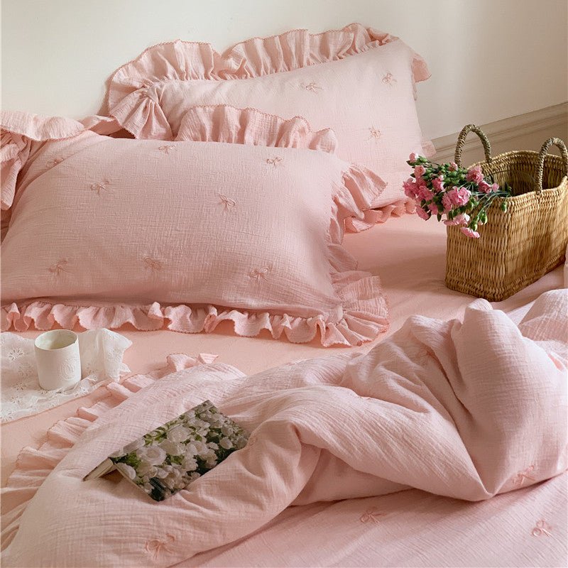 Fenlaire Bow Embroidered Double Gauze Bedding Set – Petal Pink embroidered bow bedding with ruffled edges - Roomden