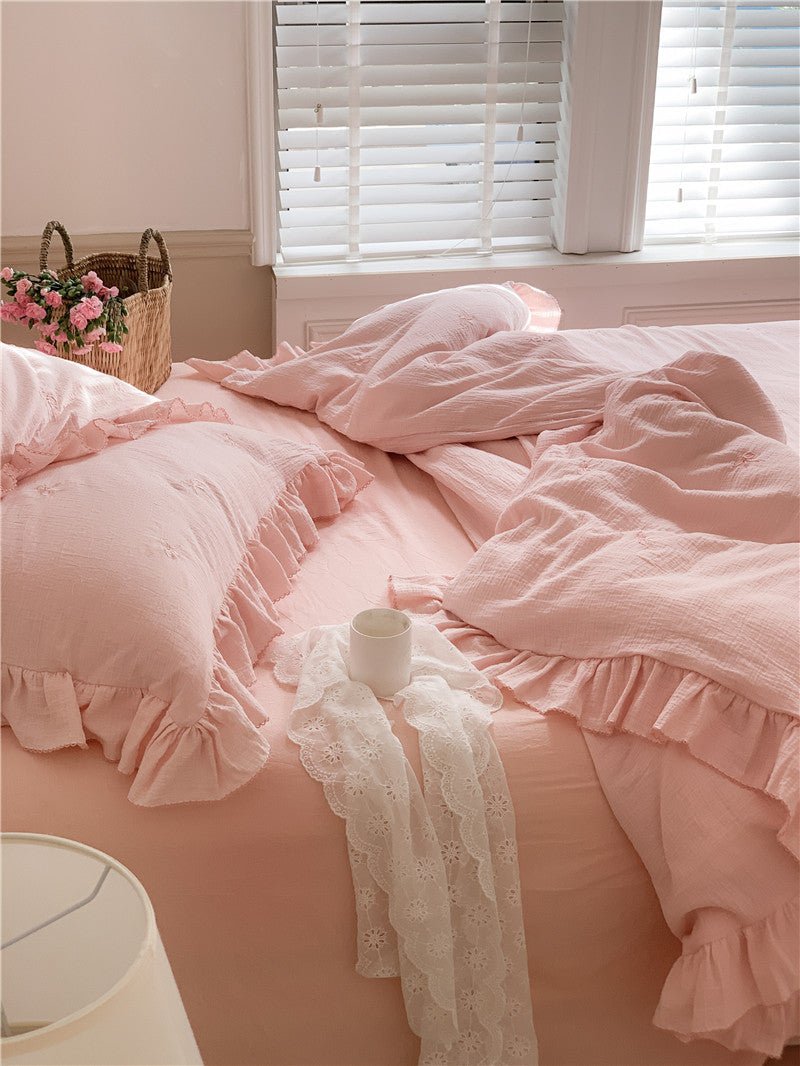 Fenlaire Bow Embroidered Double Gauze Bedding Set – Petal Pink embroidered bow bedding with ruffled edges - Roomden