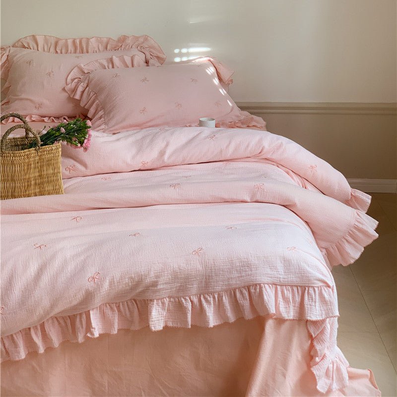 Fenlaire Bow Embroidered Double Gauze Bedding Set – Petal Pink embroidered bow bedding with ruffled edges - Roomden