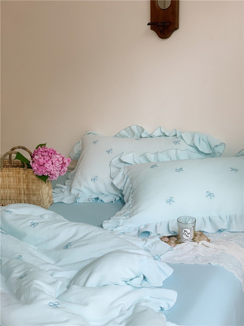 Fenlaire Bow Embroidered Double Gauze Bedding Set – Powder Blue embroidered bow bedding with ruffled edges - Roomden