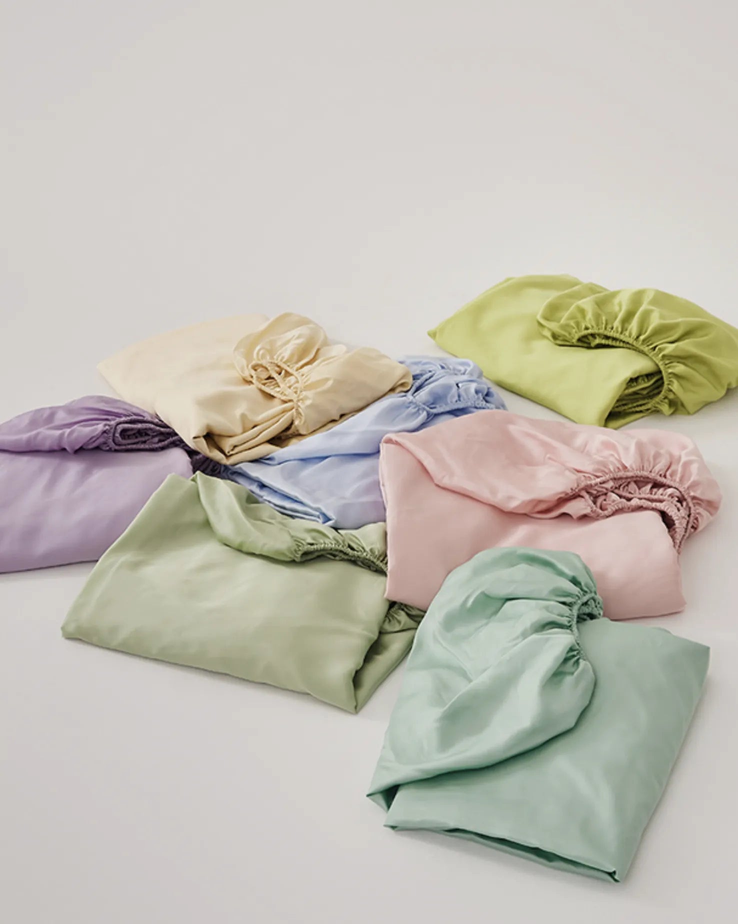 Silky cooling Tencel fitted sheet in soft pastel colors - RoomDen