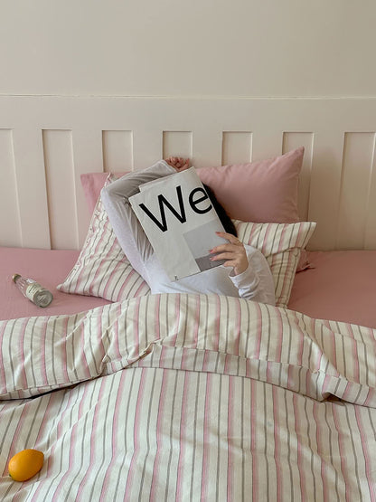 Cozy washed cotton bedding in pink and white stripes, soft and inviting texture – RoomDen