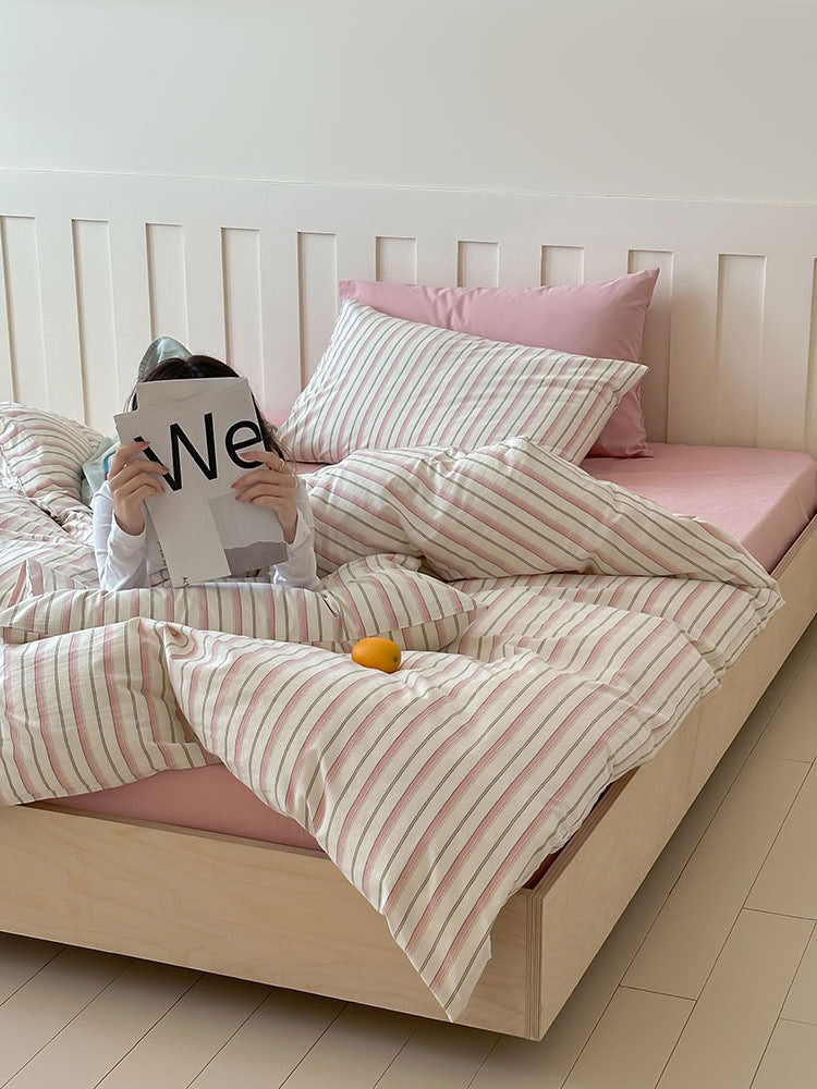 Blush pink striped cotton bedding set creating a warm minimalist bedroom look – RoomDen