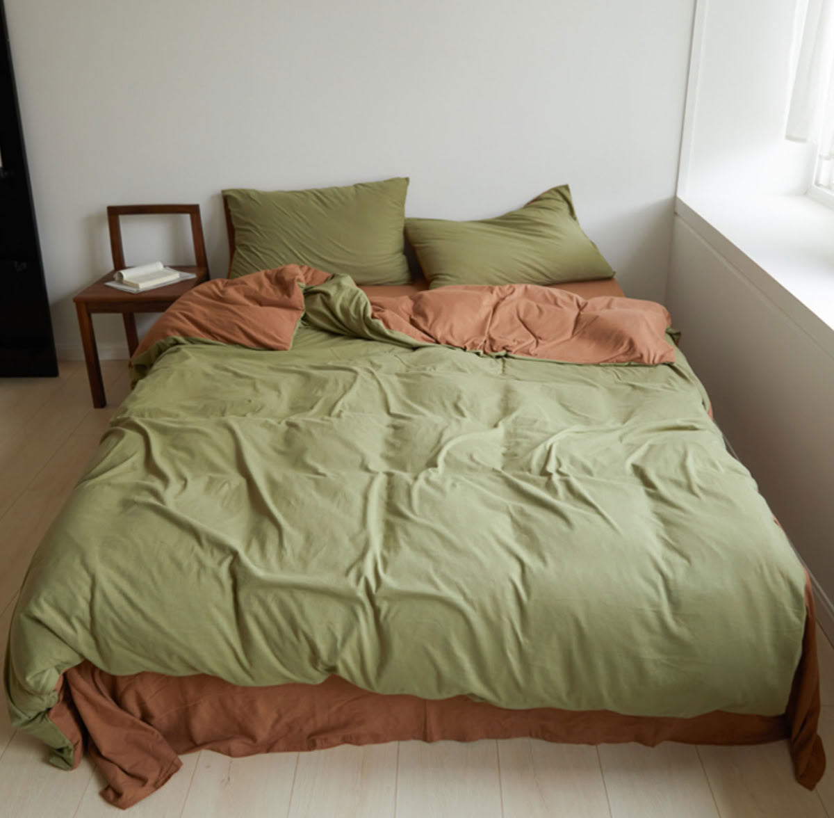 Minimalist bedroom with olive and terracotta two-tone jersey cotton bedding - RoomDen