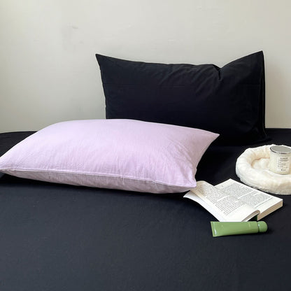 Light purple pillow and black pillowcase combination on solid cotton bedding – RoomDen