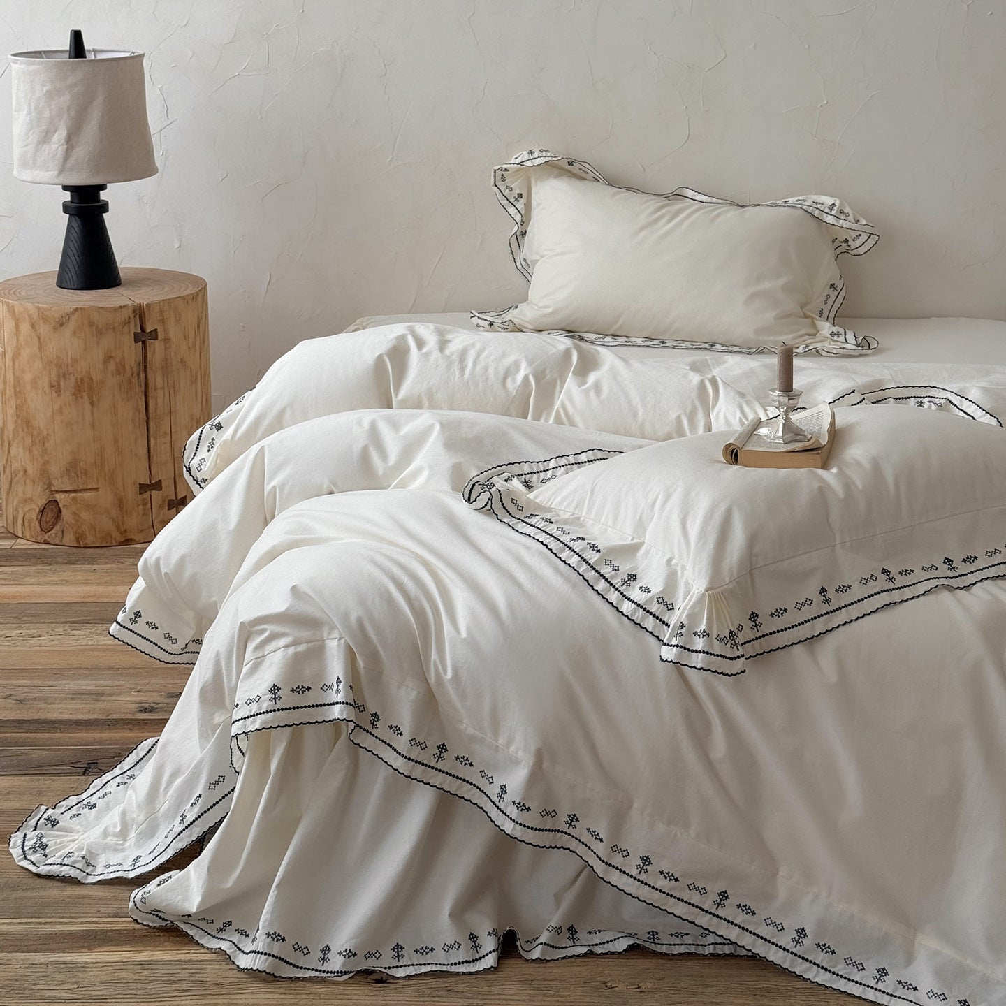 Sabine Embroidered Scalloped Washed Cotton Bedding Set - Ink White