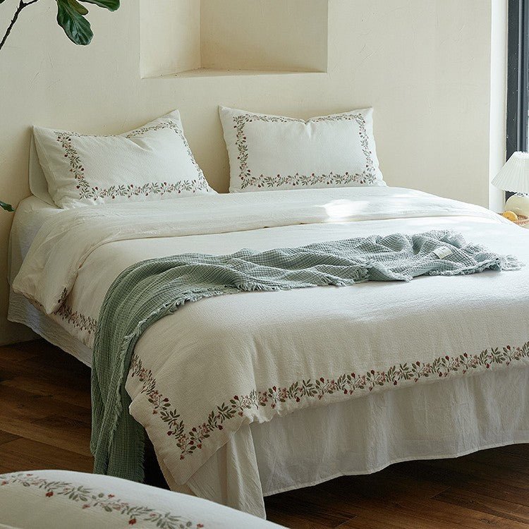 Ivory Vine bedding set with embroidered pillowcases - Roomden