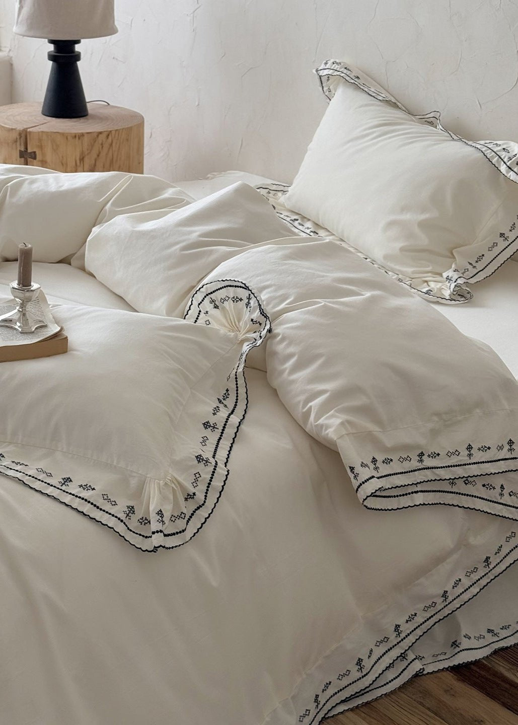 Sabine Embroidered Scalloped Washed Cotton Bedding Set - Ink White