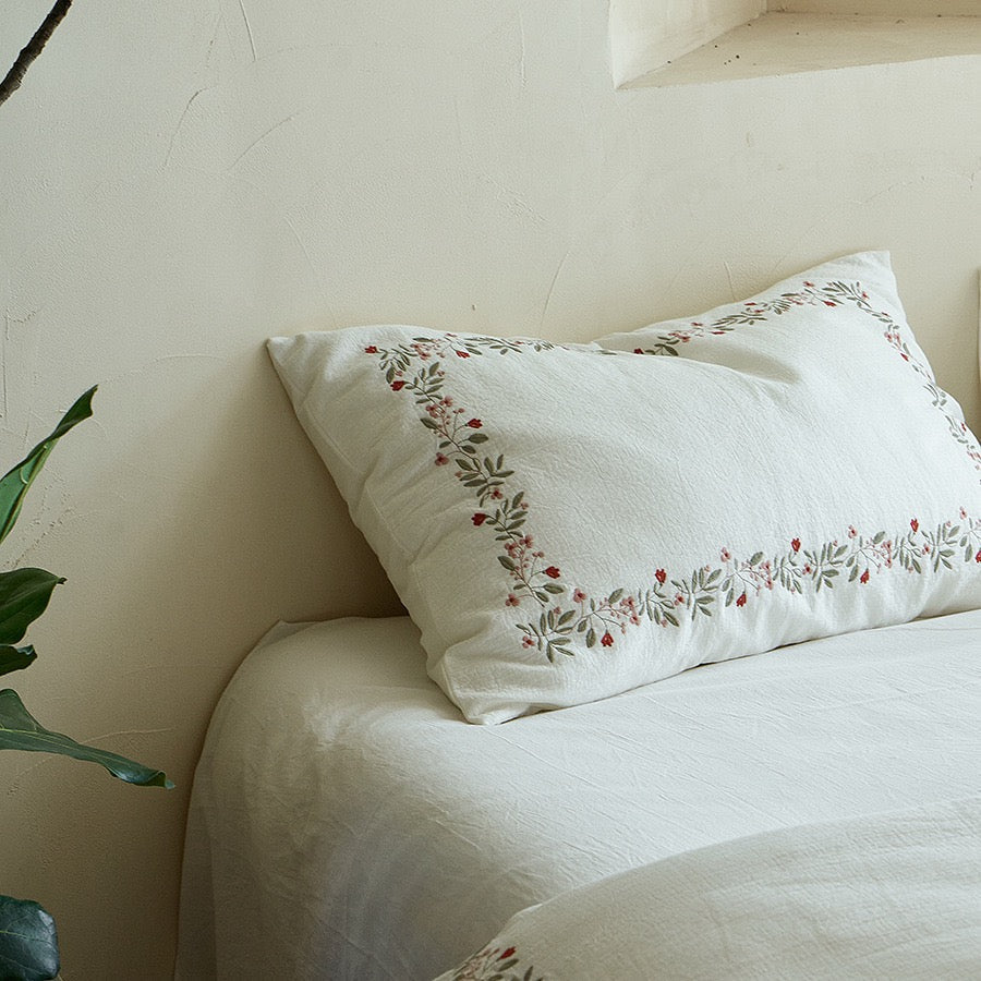 Ivory Vine bedding set shown across duvet and pillows - Roomden
